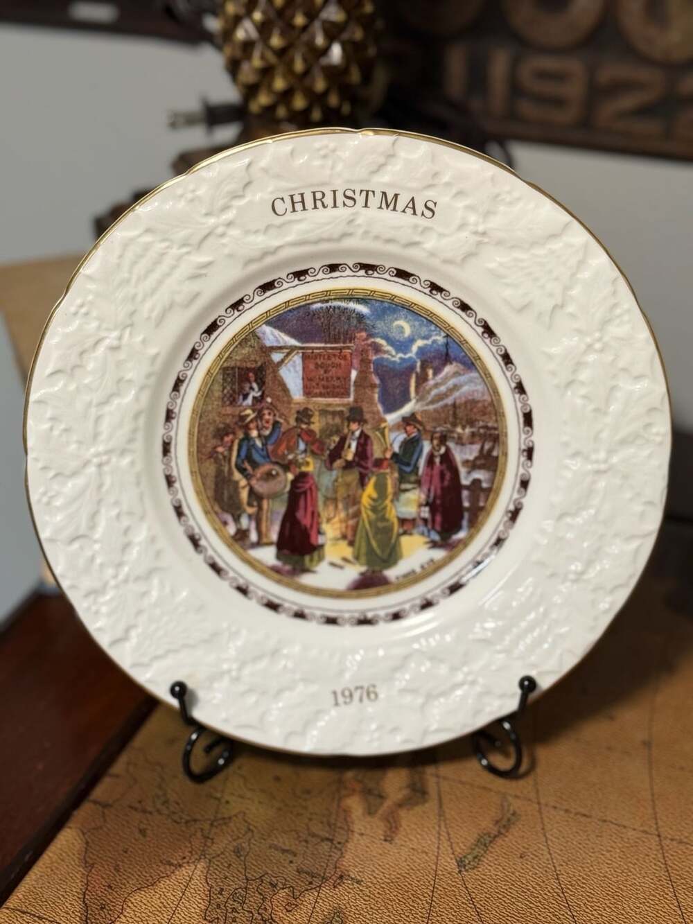 Coalport Christmas Plate 1976 Xmas Eve Bone China